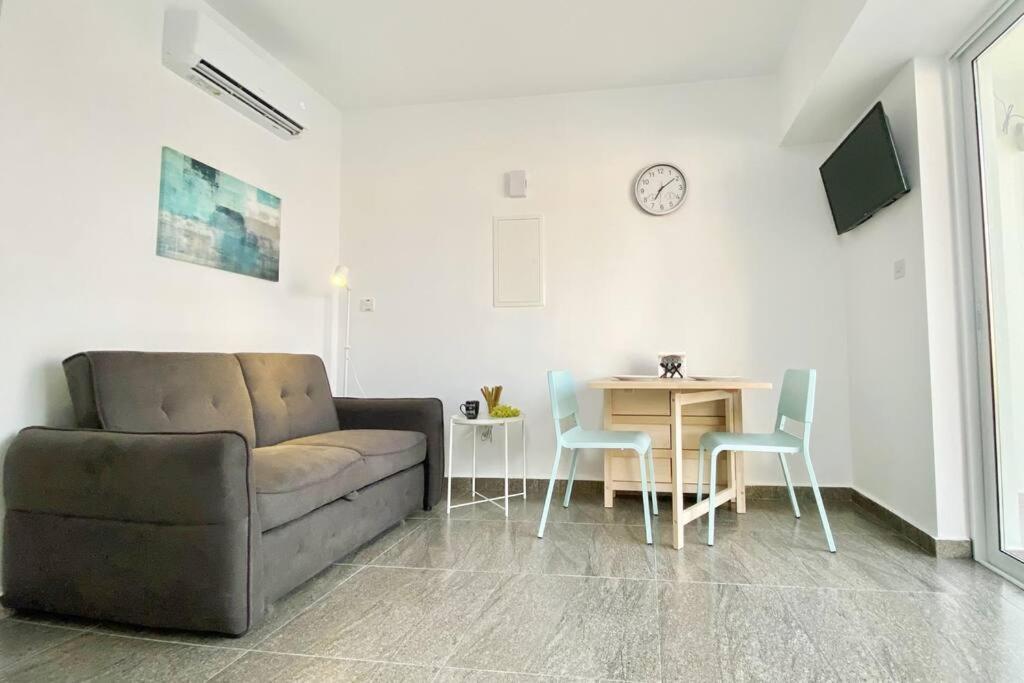 Ev Zin - Modern, Cozy, 1 Bed, Pool, 2 Balconies, A105 Apartment Paphos Luaran gambar